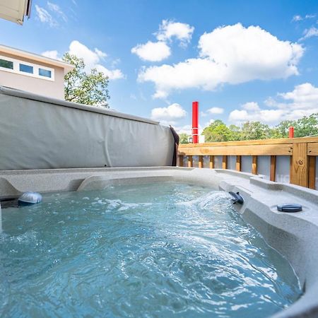 Canary Lake Cottage W/Hot Tub At Sam'S Pizza 温泉城 外观 照片